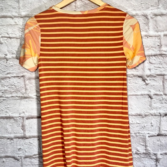 🏵LOGO designs pullover tunic. With pockets!! - Picture 3 of 6